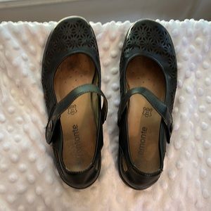 Cute little flat Velcro strap